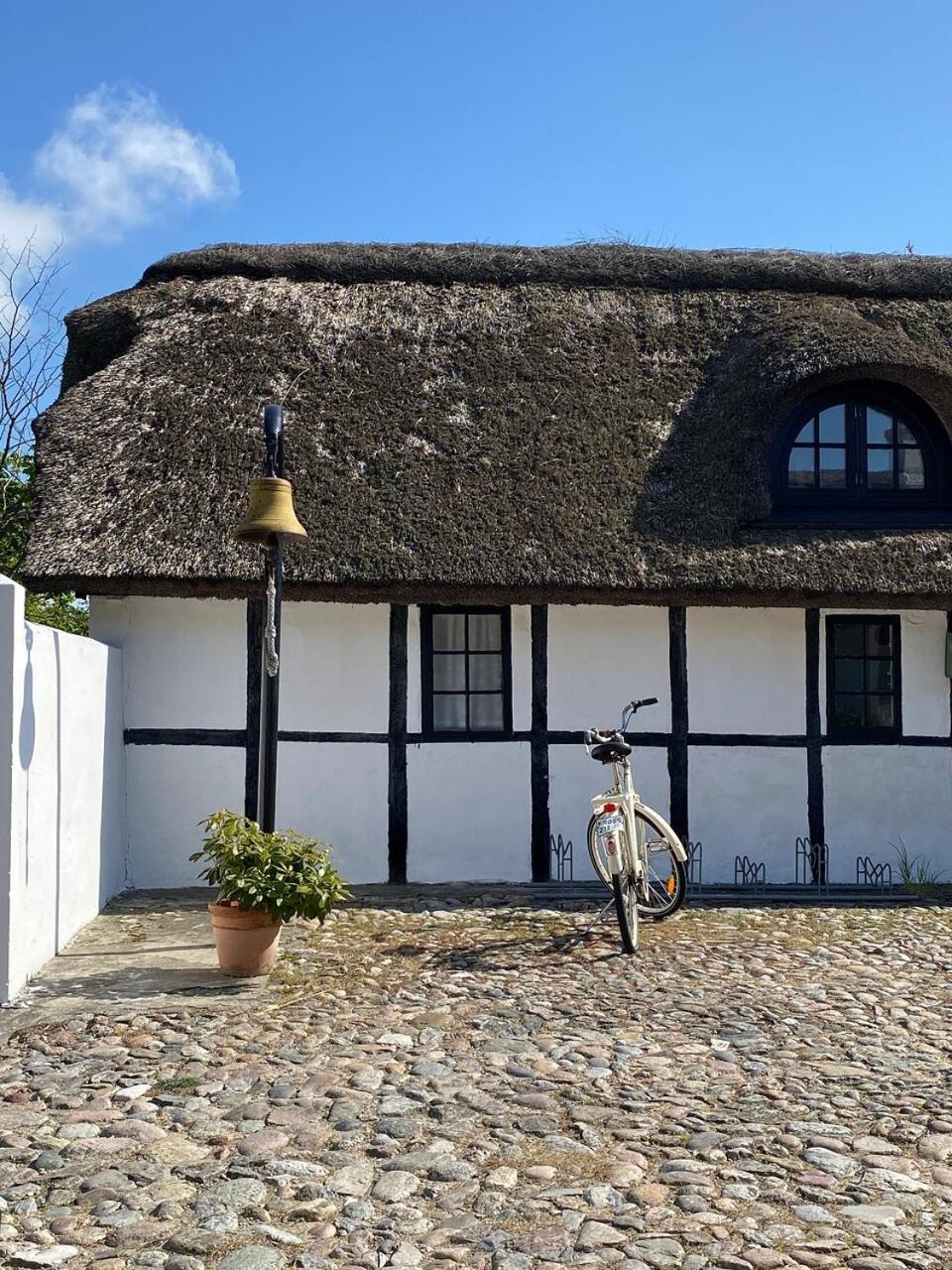 Hotel Strandgaarden Vesterø Havn Esterno foto