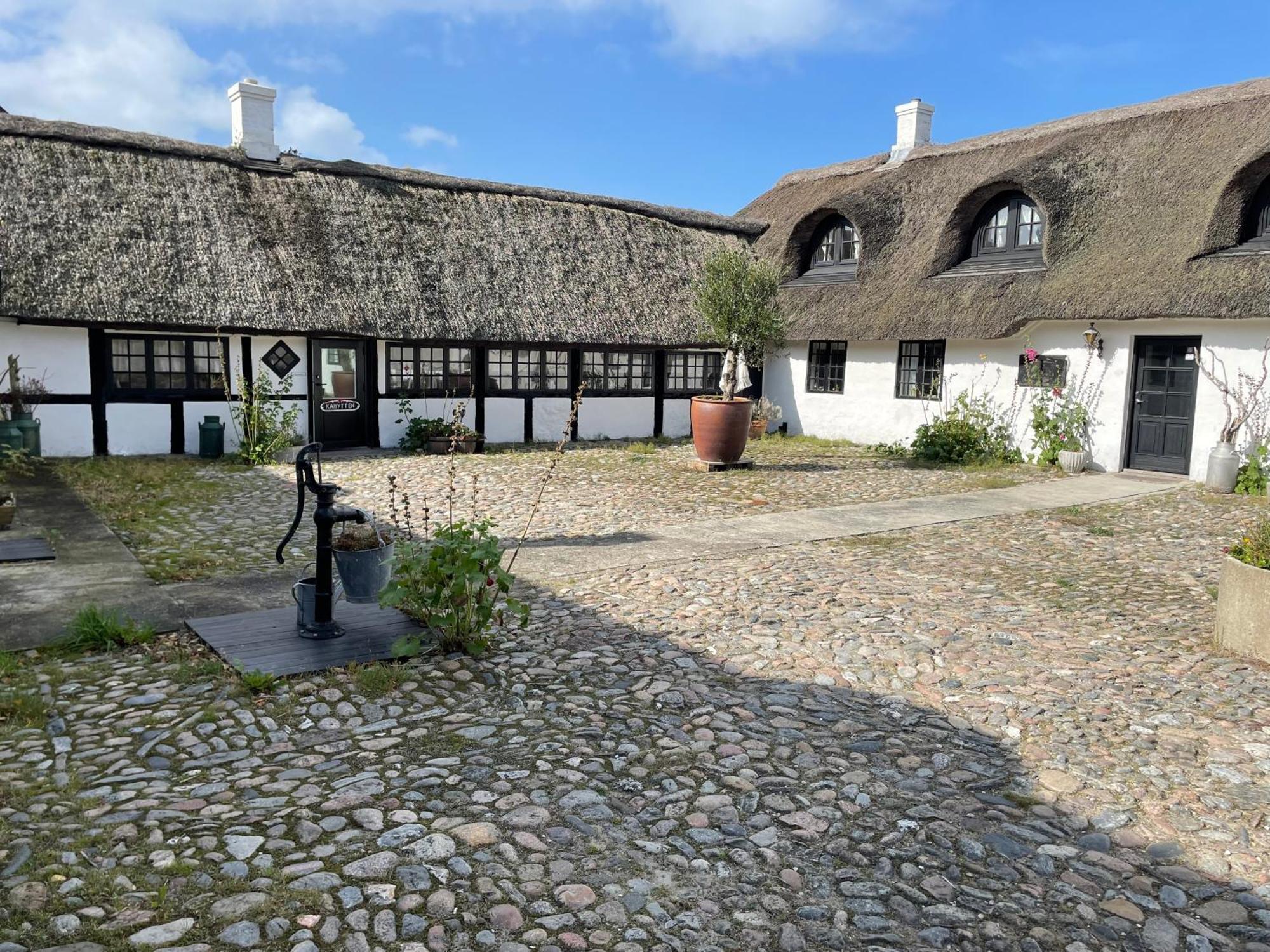 Hotel Strandgaarden Vesterø Havn Esterno foto