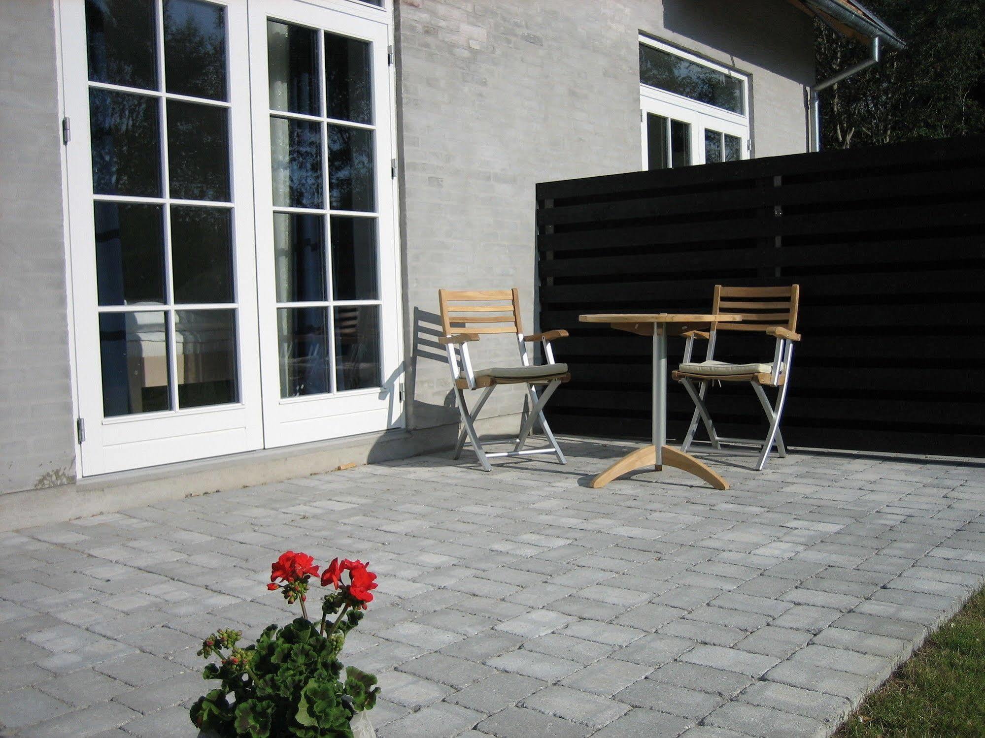 Hotel Strandgaarden Vesterø Havn Esterno foto