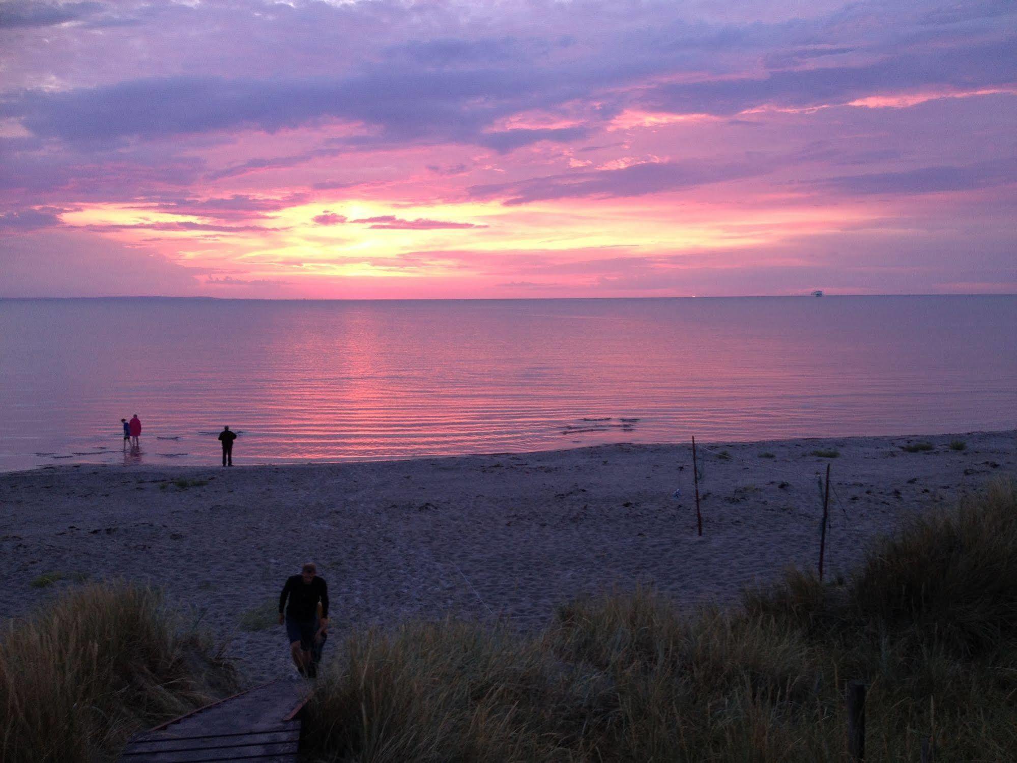 Hotel Strandgaarden Vesterø Havn Esterno foto